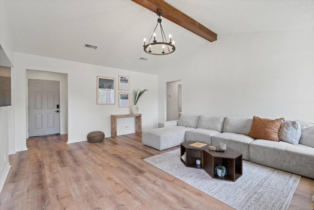 Spacious Home Near Beach, Large Yard, Game Room And Dog Friendly 잭슨빌 외부 사진