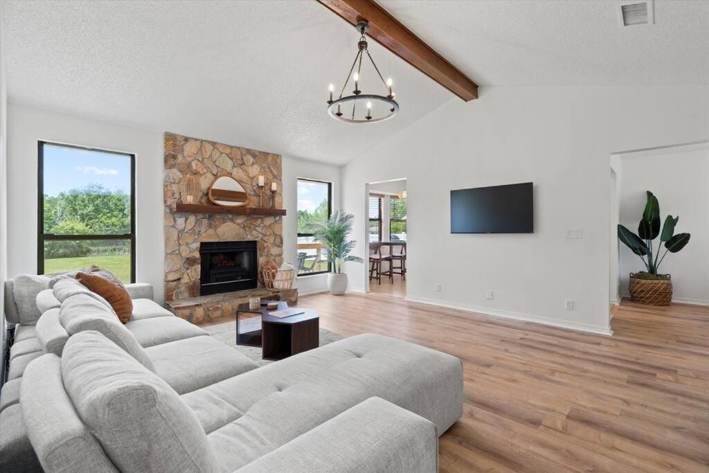 Spacious Home Near Beach, Large Yard, Game Room And Dog Friendly 잭슨빌 외부 사진